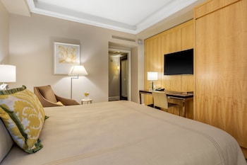 Deluxe Room, 1 King Bed, Accessible