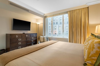 Suite, 1 King Bed (Cathedral)