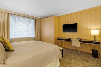 Premier Room, 1 King Bed (Skyline View)