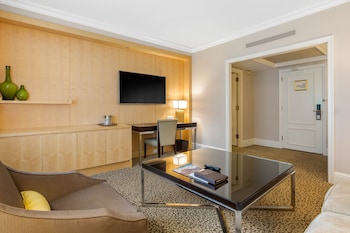 Suite, 1 King Bed (Manhattan)
