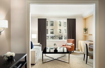 Suite, 1 King Bed (Manhattan)