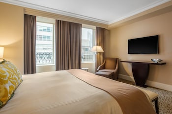 Suite, 1 King Bed (5th Avenue)