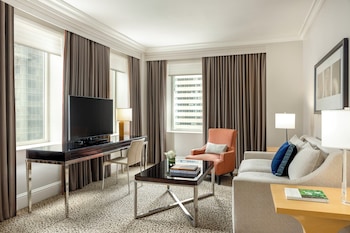 Suite, 1 King Bed (5th Avenue)