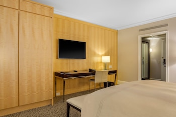Premier Room, 1 King Bed, City View