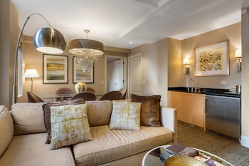 Suite, 1 King Bed (Cathedral)