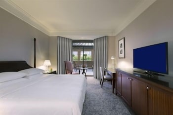 Club Room, 1 King Bed, Terrace