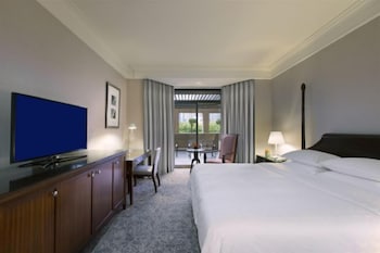 Club Room, 1 King Bed, Terrace