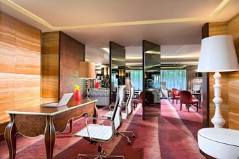 Club Room, 1 King Bed, Cabana