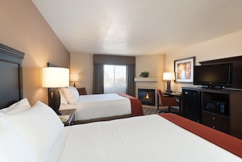 Standard Room, 2 Queen Beds, Fireplace