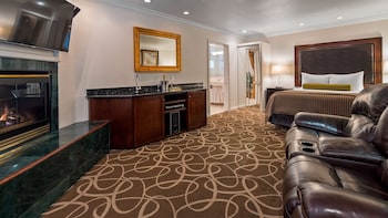 Suite, 1 Queen Bed, Accessible, Jetted Tub