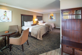 Family Suite, Multiple Beds, Non Smoking, Refrigerator & Microwave (Walk-in Shower)