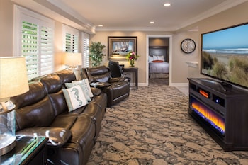 Standard Apartment, Multiple Beds, Non Smoking (Living Room)