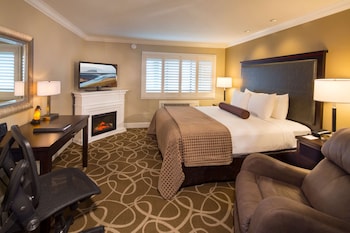 Suite, 1 King Bed, Non Smoking, Refrigerator & Microwave