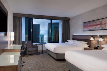 Club Room, 1 King Bed (Mobility Accessible, Roll-in Shower)