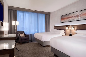Club Room, 1 King Bed (Mobility Accessible, Roll-in Shower)