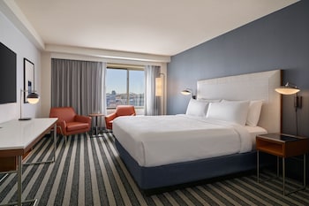 Suite, 1 Bedroom, Hearing Accessible (Roll-in Shower, High Floor)