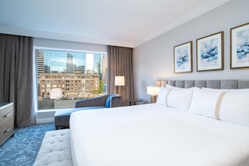 Grand Suite, 1 King Bed with Sofa bed (Sofa bed, Wet Bar)