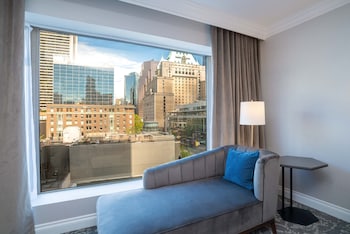 Grand Suite, 1 King Bed with Sofa bed (Sofa bed, Wet Bar)