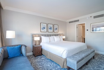 Grand Suite, 1 King Bed with Sofa bed (Sofa bed, Wet Bar)