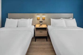 2 Queen Beds, Non Smoking, Upper Floor