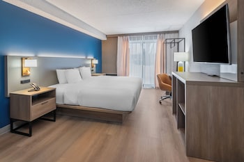 1 King Bed, Non Smoking, Upper Floor