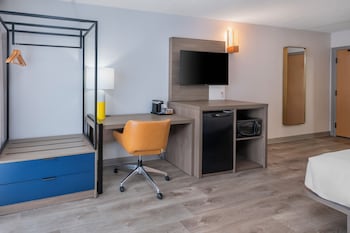 1 King Bed, Non Smoking, Ground Floor