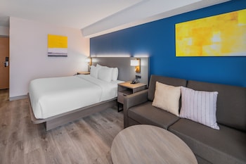 1 King Bed, Non Smoking, Ground Floor