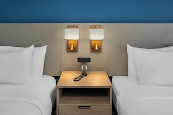 2 Queen Beds, Non Smoking, Group Floor