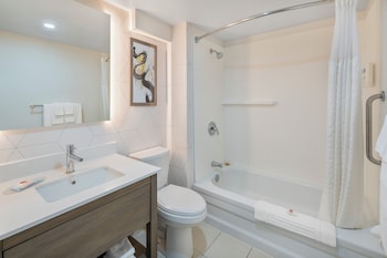 2 Queen Beds, Non Smoking, Group Floor