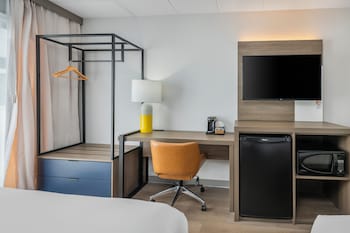 2 Queen Beds, Non Smoking, Upper Floor