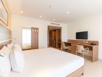 Superior Room, 1 King Bed