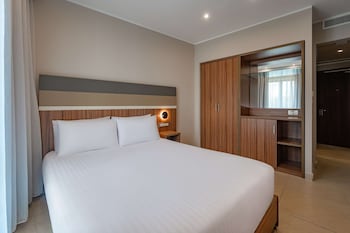 Guest Room, 1 Queen Bed, Sea View