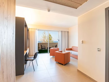 Suite, 1 King Bed, Sea View