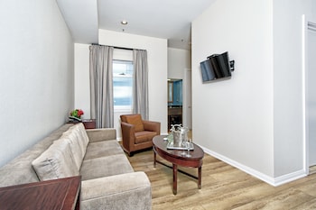 Executive Suite, 1 King Bed with Sofa bed, Patio (Executive Suite-King & pullout sofa)