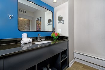 Deluxe Room, 1 Queen Bed