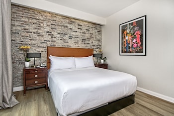 Deluxe Room, 1 King Bed, Bay View