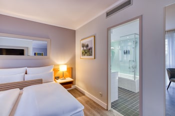 Privilege, Suite, 1 Queen Bed