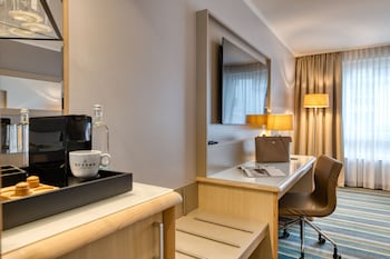 Standard Room, 1 Queen Bed