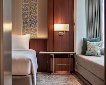 Family Room (1 King Bed, with Bundaran View)