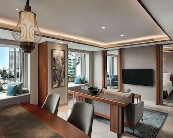 Grand Suite, City View