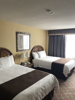 Room, 2 Queen Beds, Non Smoking, Ground Floor