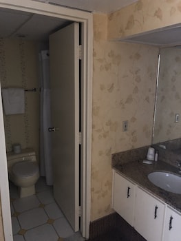 Room, 1 King Bed, Non Smoking, Jetted Tub (Ground Level)
