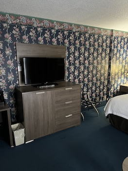 Room, 1 Queen Bed, Non Smoking, Jetted Tub