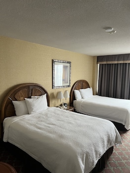 Room, 2 Queen Beds, Non Smoking, Ground Floor