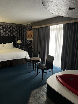 Room, 1 Queen Bed, Non Smoking, Jetted Tub