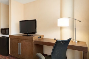 Room, 1 King Bed, Accessible, Bathtub (Hearing)