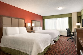 Suite, 2 Bedrooms, Non Smoking (1 King and 2 queen beds)