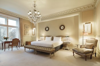 Suite, Connecting Rooms