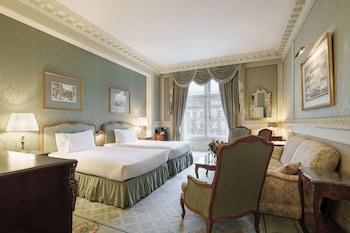 Superior Room (3Pax | Ring Road View)