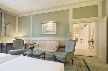 Superior Room (3Pax | Ring Road View)